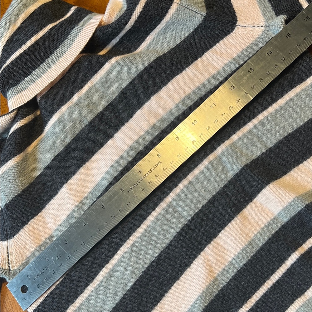 Banana Republic Gray and Pink Striped Merino Wool Turtle Neck Sweater Size M - Picture 13 of 15